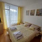 деметрия в Aspen Golf And Razlık