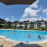 деметрия в Aspen Golf And Daire