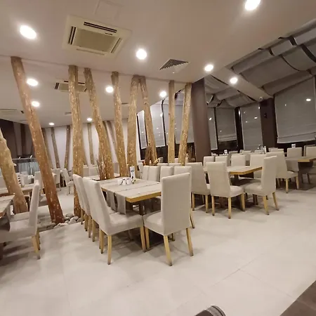 деметрия в Aspen Golf And * Razlog