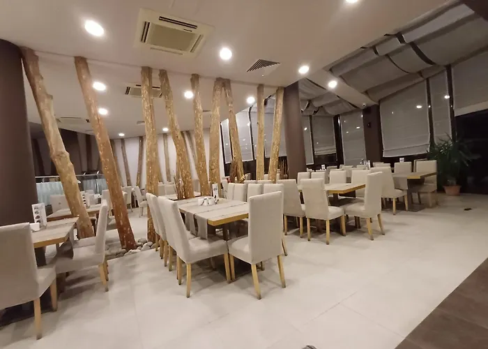 деметрия в Aspen Golf And * 拉兹洛格