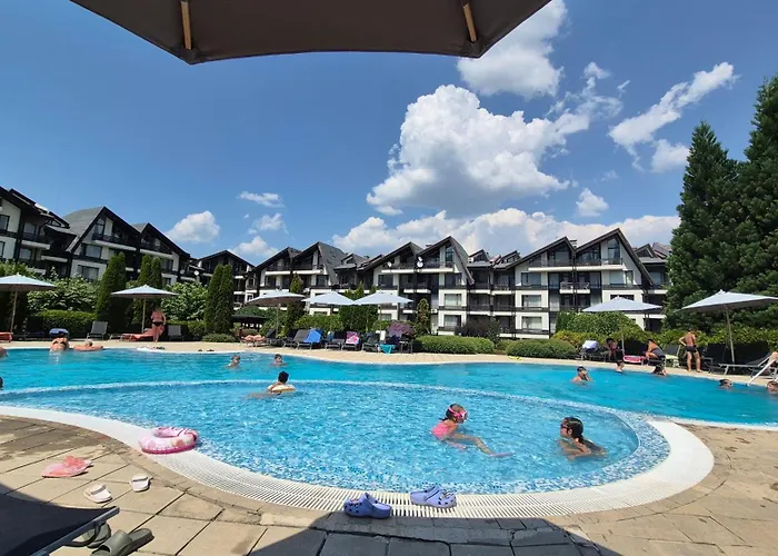 деметрия в Aspen Golf And 公寓